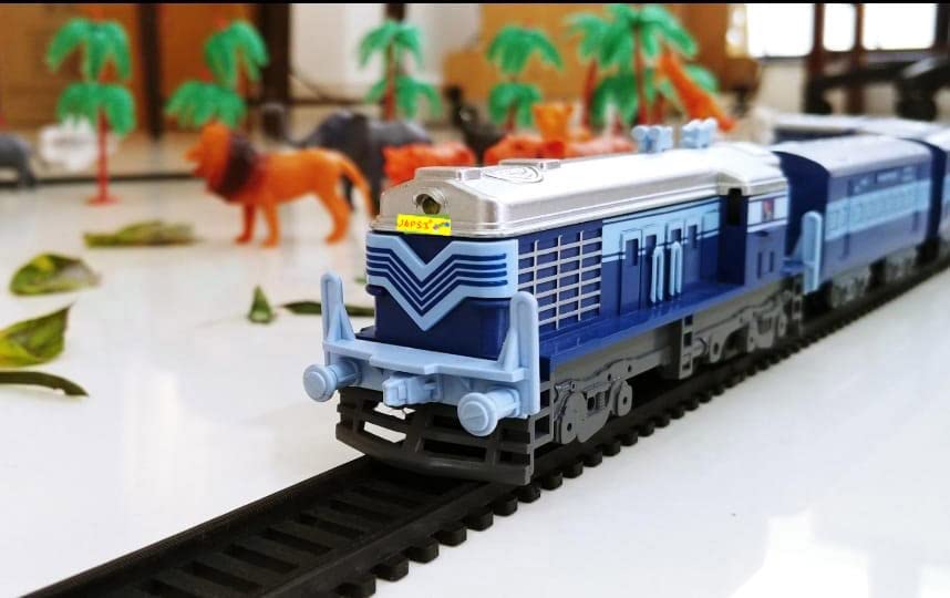 Model Trains & Accessories